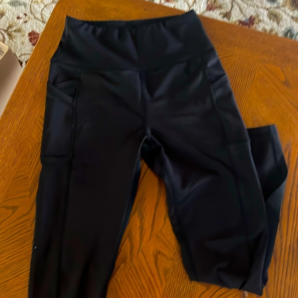Leg3nd leggings NWOT. Size small black